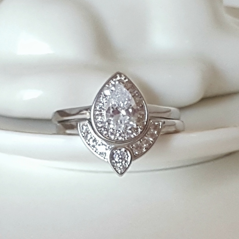 Crowned Pear Cut 2 Piece Bridal Wedding Ring Set - Picture 2 of 8